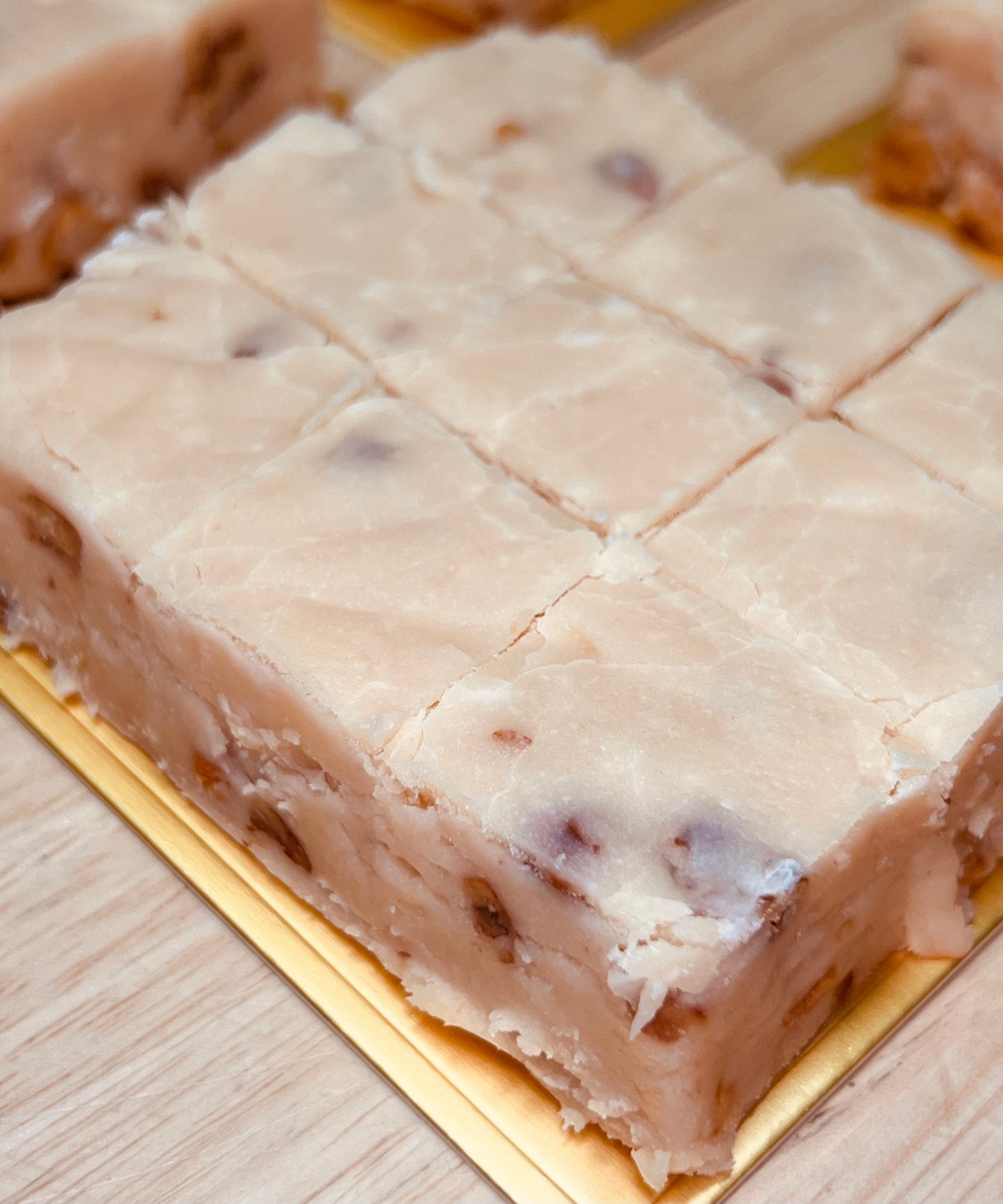 Cinnamon Bun Fudge with Cinnamon Pecans